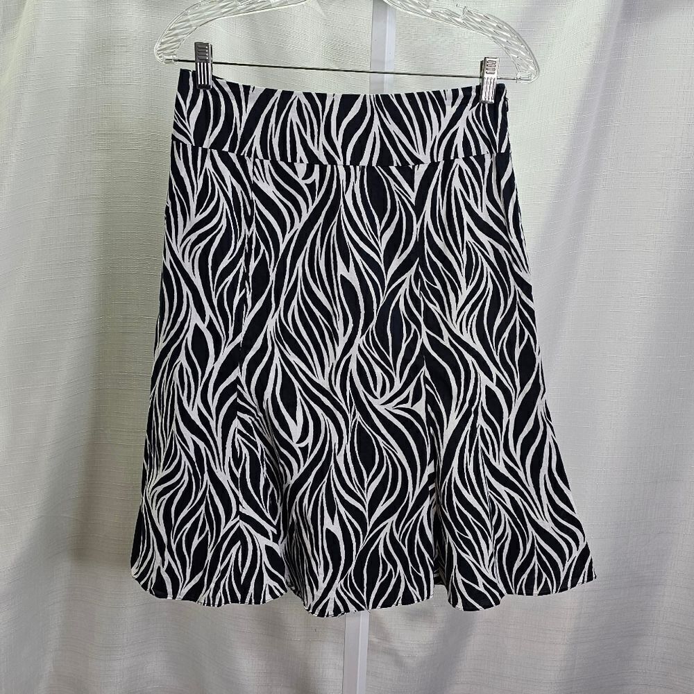 Jones Wear Studio Navy Blue and White Full Skirt Size 4P
